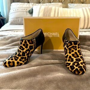 Michael Kors Sammy ankle booties printed calf hair size 7m